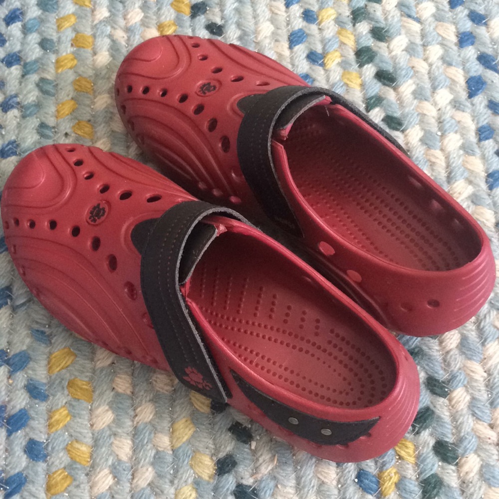 Dawgs shoes. Boys Sz 3 NIB